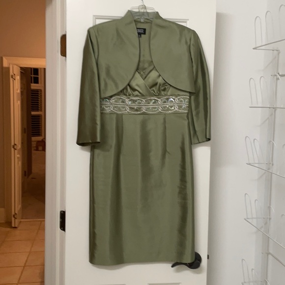 Dress - Picture 3 of 3